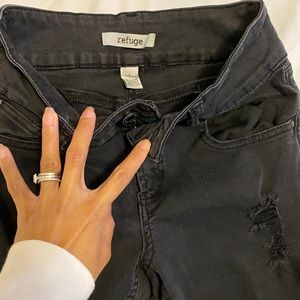 Black distressed skinny jeans